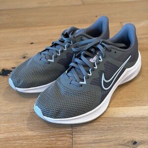 Nike Downshifter 11 Women's Gray & White Running Shoes size 8 CW3413-001